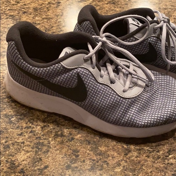 Nike Shoes - Picture 3 of 6